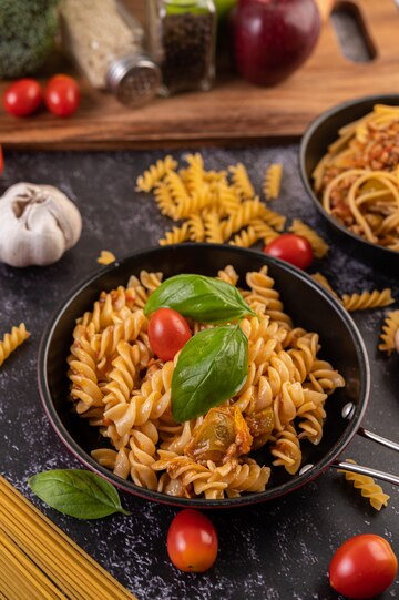 macaroni-sauteed-with-tomatoes-basil-