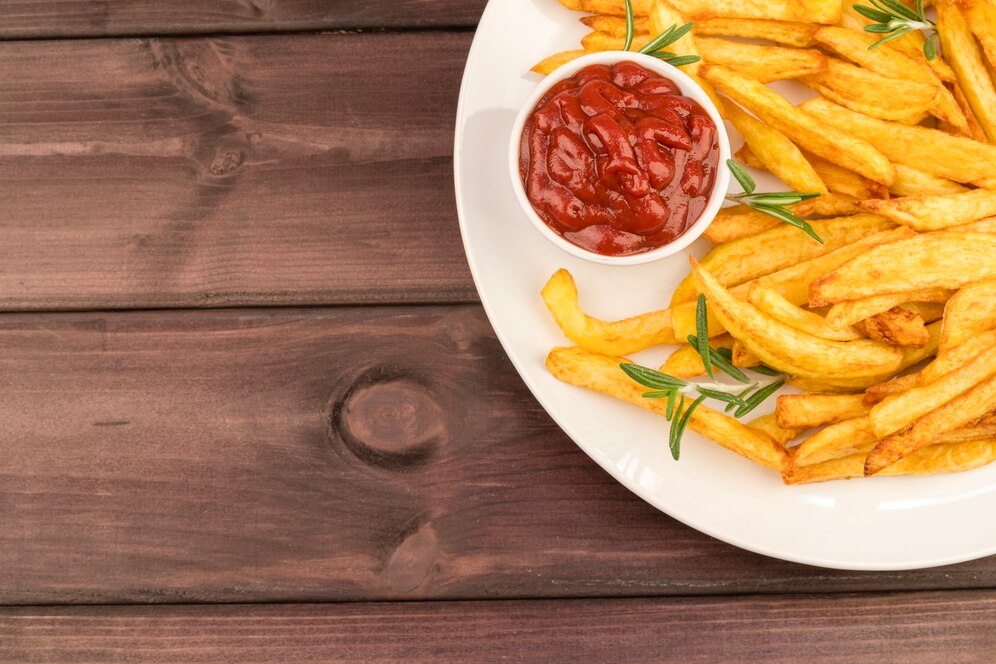 plate-with-yummy-french-fries-ketchup