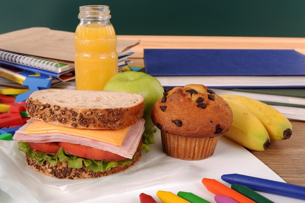 school-lunch-classroom-desk