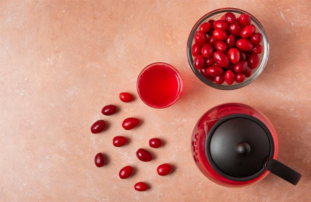 red-cornels-with-juice-kettle-glass